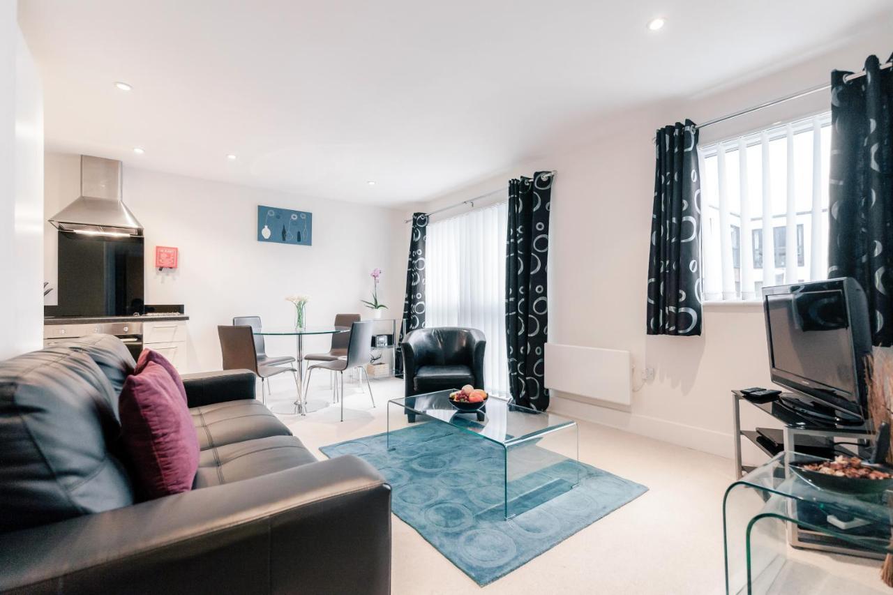 Roomspace Serviced Apartments - Capitol Square إبسوم الغرفة الصورة